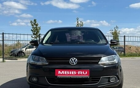 Volkswagen Jetta VI, 2013 год, 1 049 000 рублей, 2 фотография