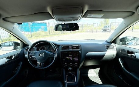 Volkswagen Jetta VI, 2013 год, 1 049 000 рублей, 20 фотография
