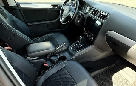Volkswagen Jetta VI, 2013 год, 1 049 000 рублей, 24 фотография