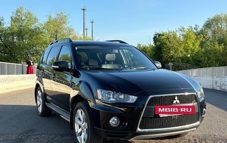 Mitsubishi Outlander III рестайлинг 3, 2011 год, 1 550 000 рублей, 2 фотография