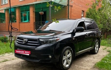 Toyota Highlander III, 2013 год, 2 150 000 рублей, 2 фотография