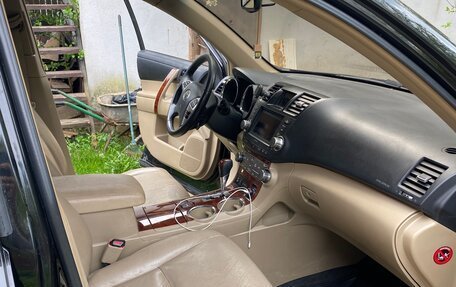Toyota Highlander III, 2013 год, 2 150 000 рублей, 11 фотография
