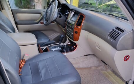 Toyota Land Cruiser 100 рестайлинг 2, 2004 год, 2 100 000 рублей, 6 фотография