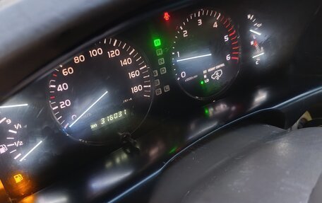 Toyota Land Cruiser 100 рестайлинг 2, 2004 год, 2 100 000 рублей, 9 фотография