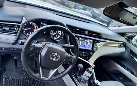 Toyota Camry, 2017 год, 2 200 000 рублей, 10 фотография