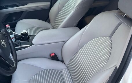 Toyota Camry, 2017 год, 2 200 000 рублей, 11 фотография