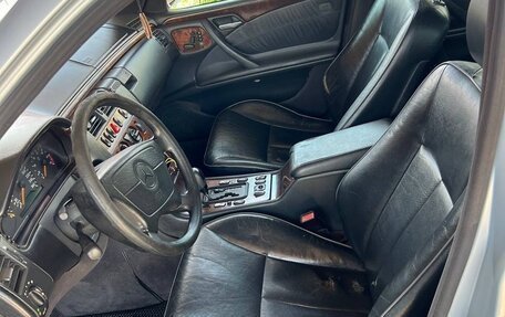 Mercedes-Benz E-Класс, 1998 год, 640 000 рублей, 5 фотография