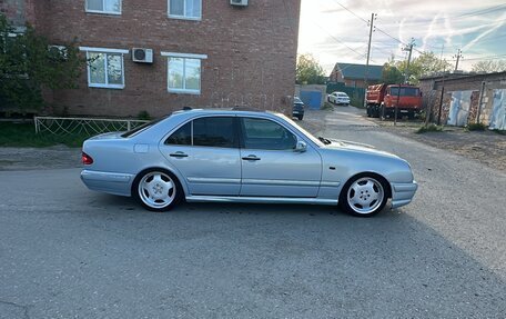 Mercedes-Benz E-Класс, 1998 год, 640 000 рублей, 2 фотография