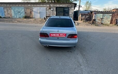 Mercedes-Benz E-Класс, 1998 год, 640 000 рублей, 3 фотография