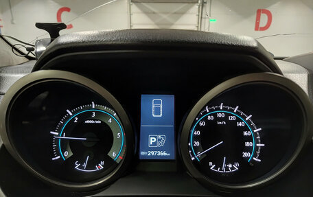 Toyota Land Cruiser Prado 150 рестайлинг 2, 2011 год, 2 350 000 рублей, 16 фотография