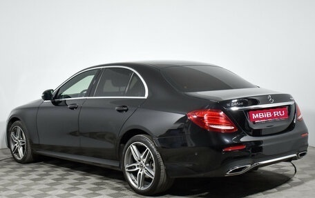 Mercedes-Benz E-Класс, 2018 год, 2 980 000 рублей, 7 фотография