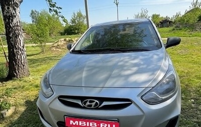 Hyundai Solaris II рестайлинг, 2013 год, 700 000 рублей, 1 фотография