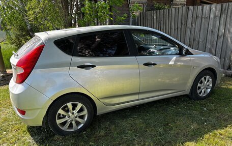 Hyundai Solaris II рестайлинг, 2013 год, 700 000 рублей, 4 фотография