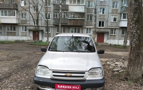Chevrolet Niva I рестайлинг, 2004 год, 390 000 рублей, 1 фотография