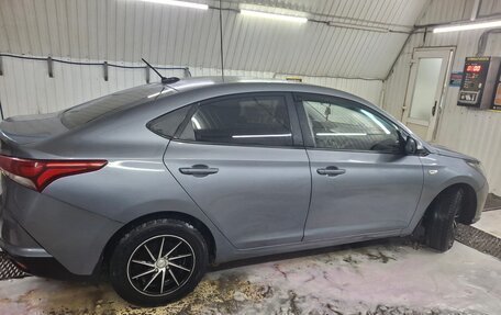 Hyundai Solaris II рестайлинг, 2021 год, 1 350 000 рублей, 3 фотография