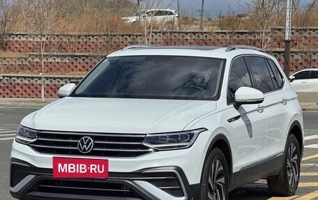 Volkswagen Tiguan II, 2022 год, 2 100 005 рублей, 2 фотография