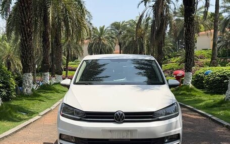 Volkswagen Touran III, 2022 год, 1 400 005 рублей, 2 фотография