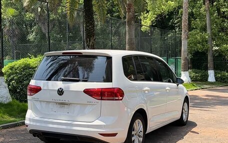 Volkswagen Touran III, 2022 год, 1 400 005 рублей, 4 фотография