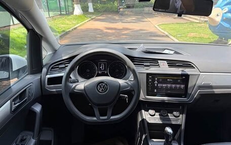 Volkswagen Touran III, 2022 год, 1 400 005 рублей, 11 фотография