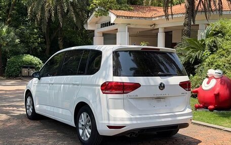 Volkswagen Touran III, 2022 год, 1 400 005 рублей, 8 фотография