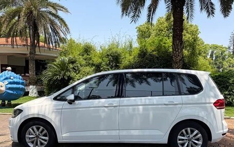 Volkswagen Touran III, 2022 год, 1 400 005 рублей, 6 фотография