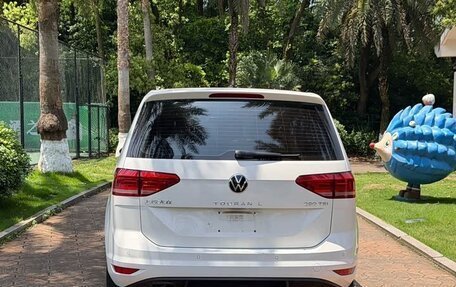 Volkswagen Touran III, 2022 год, 1 400 005 рублей, 7 фотография