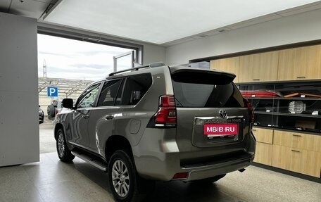 Toyota Land Cruiser Prado 150 рестайлинг 2, 2018 год, 5 700 000 рублей, 6 фотография