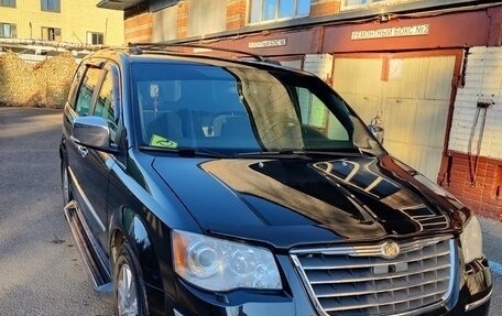 Chrysler Voyager IV, 2008 год, 2 000 000 рублей, 2 фотография