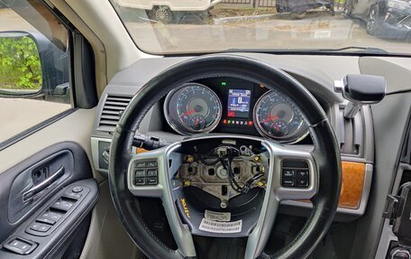 Chrysler Voyager IV, 2008 год, 2 000 000 рублей, 23 фотография
