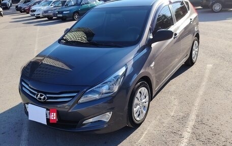Hyundai Solaris II рестайлинг, 2015 год, 1 150 000 рублей, 2 фотография