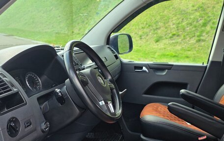 Volkswagen Caravelle T5, 2010 год, 2 350 000 рублей, 10 фотография