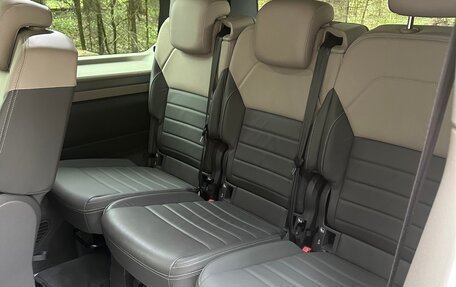 Volkswagen Multivan, 2023 год, 7 999 000 рублей, 12 фотография