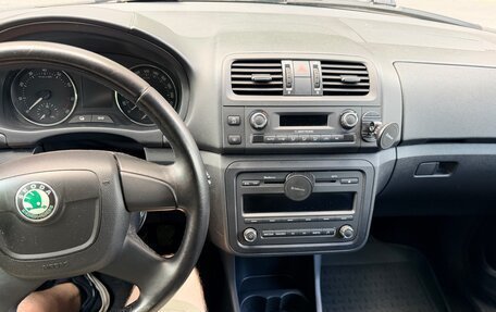 Skoda Fabia II, 2011 год, 850 000 рублей, 25 фотография