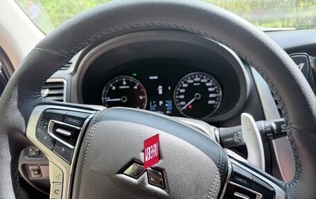 Mitsubishi Pajero Sport III рестайлинг, 2018 год, 3 250 000 рублей, 10 фотография