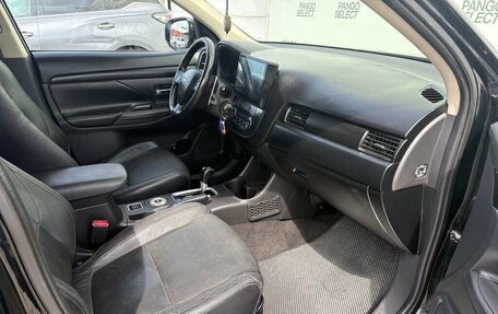 Mitsubishi Outlander III рестайлинг 3, 2013 год, 1 490 000 рублей, 14 фотография