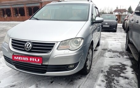 Volkswagen Touran III, 2010 год, 650 000 рублей, 3 фотография