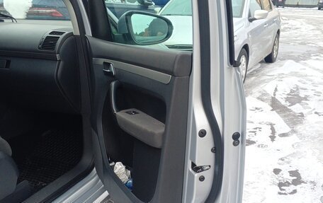Volkswagen Touran III, 2010 год, 650 000 рублей, 16 фотография