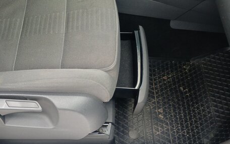 Volkswagen Touran III, 2010 год, 650 000 рублей, 13 фотография