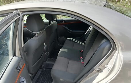 Toyota Avensis III рестайлинг, 2006 год, 640 000 рублей, 10 фотография