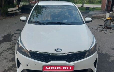 KIA Rio IV, 2021 год, 1 050 000 рублей, 1 фотография