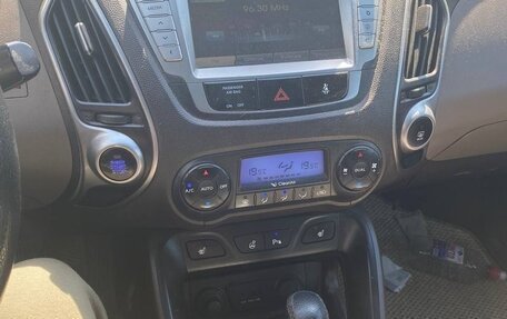 Hyundai ix35 I рестайлинг, 2011 год, 1 100 000 рублей, 10 фотография