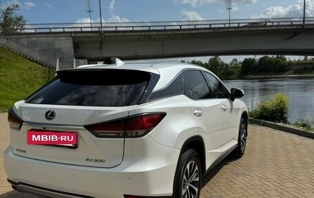 Lexus RX IV рестайлинг, 2020 год, 4 800 000 рублей, 3 фотография