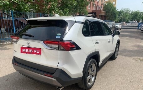 Toyota RAV4, 2019 год, 3 500 000 рублей, 4 фотография