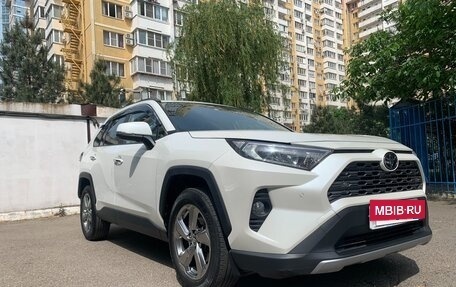 Toyota RAV4, 2019 год, 3 500 000 рублей, 2 фотография
