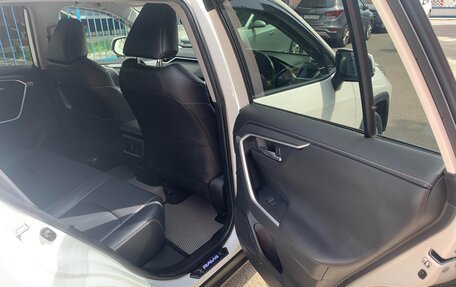 Toyota RAV4, 2019 год, 3 500 000 рублей, 13 фотография
