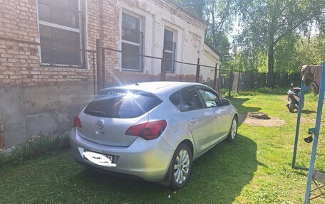 Opel Astra J, 2010 год, 650 000 рублей, 1 фотография