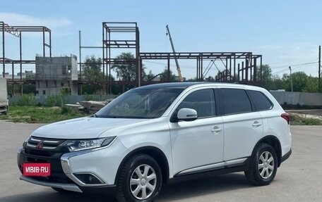 Mitsubishi Outlander III рестайлинг 3, 2017 год, 2 095 000 рублей, 1 фотография
