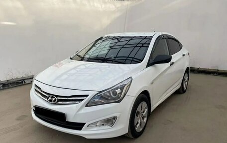 Hyundai Solaris II рестайлинг, 2015 год, 620 000 рублей, 3 фотография