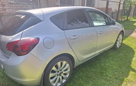 Opel Astra J, 2010 год, 650 000 рублей, 3 фотография