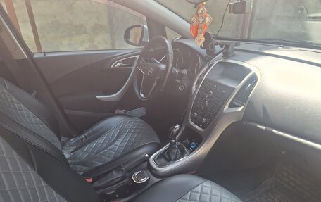 Opel Astra J, 2010 год, 650 000 рублей, 12 фотография
